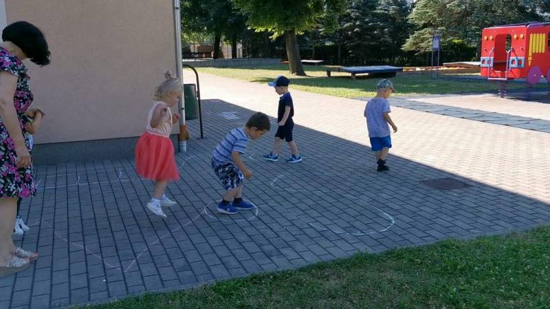 Zabawy i ćwiczenia ruchowe